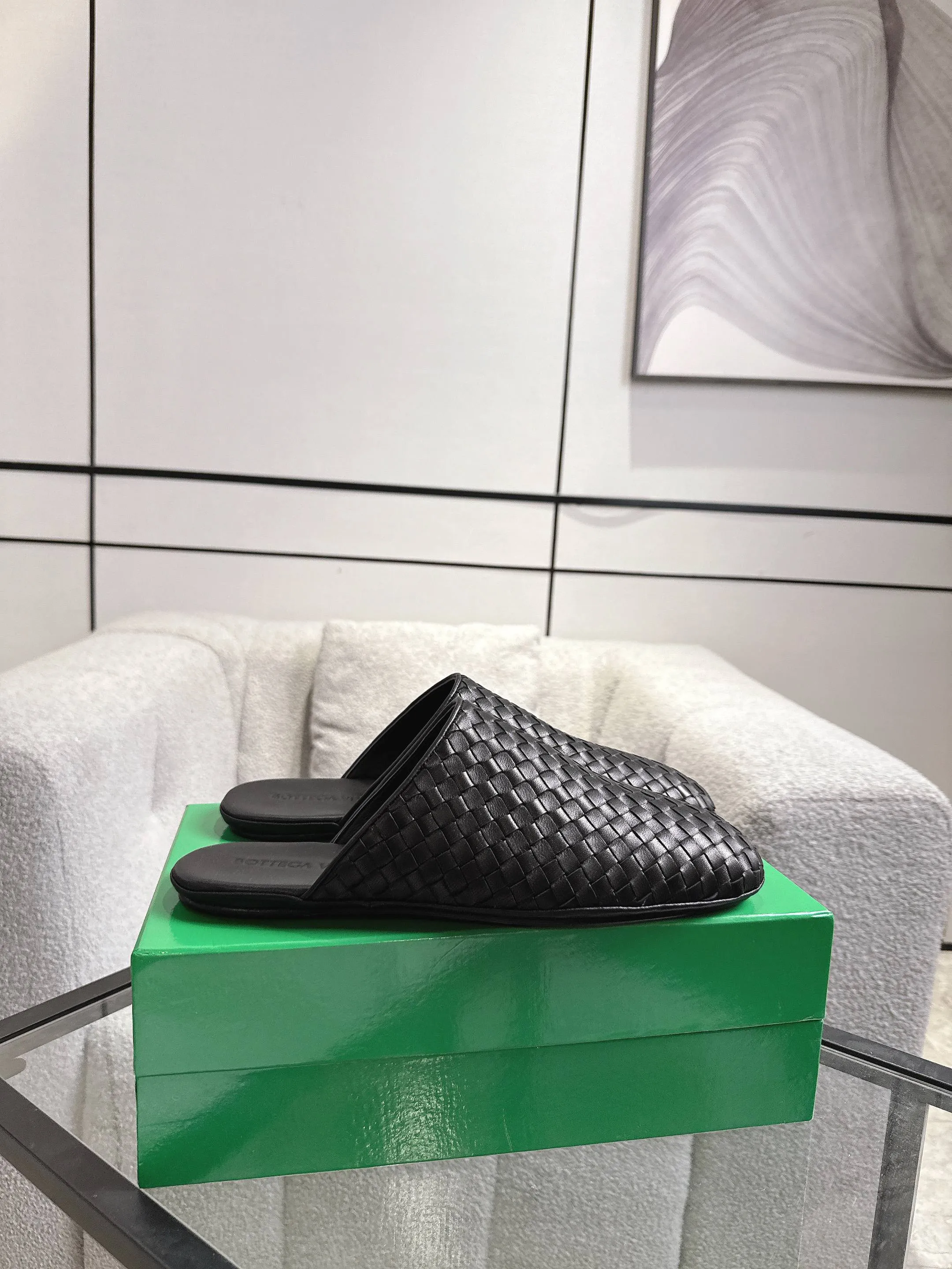 [BV] Top P: 720💰Size for couples: 35-44 (40.41 for women, 38 for men, 45.46.47, custom-made and non-returnable) Bottega Veneta 2025 Autumn counter synchronized genuine leather outsole classic woven half-drag couple model Bottega Veneta square-toe flat shoes, imported mixed sheepskin, imported sheep! Leather outsole! [Rose][Rose]! Purely hand-woven and operated, the original board is reproduced one-to-one! quality assurance!